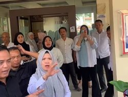 Aksi AWaSI Jambi Diwarnai Ketegangan, Massa Kecewa Tak Satu Pun Pejabat BPKPD Temui Pendemo