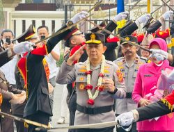 Disambut Pedang Pora dan Seloko Adat, Irjen Pol Widodo Tiba di Mapolda Jambi